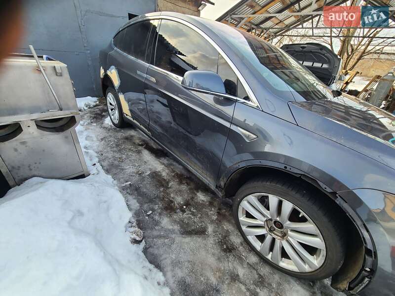 Позашляховик / Кросовер Tesla Model X 2016 в Черкасах фото 7 Позашляховик / Кросовер Tesla Model X 2016 в Черкасах