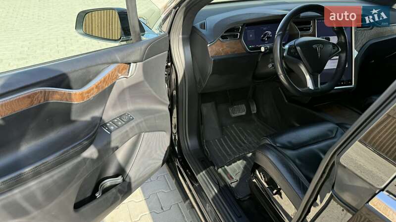 Позашляховик / Кросовер Tesla Model X 2017 в Львові