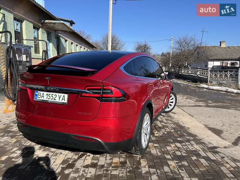 Позашляховик / Кросовер Tesla Model X 2019 в Саврані