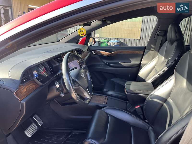 Позашляховик / Кросовер Tesla Model X 2019 в Саврані