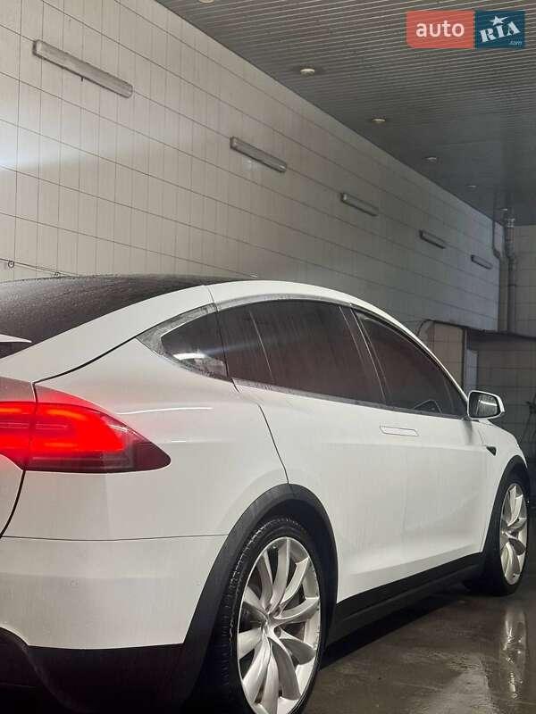 Внедорожник / Кроссовер Tesla Model X 2017 в Сарнах