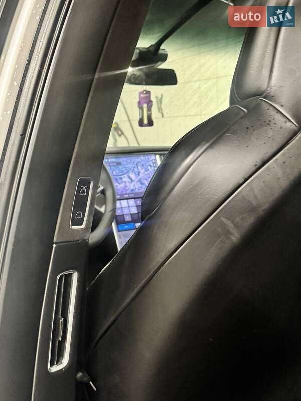 Внедорожник / Кроссовер Tesla Model X 2017 в Сарнах