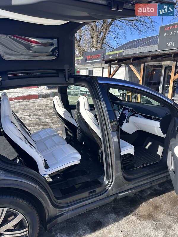 Позашляховик / Кросовер Tesla Model X 2016 в Пісківці