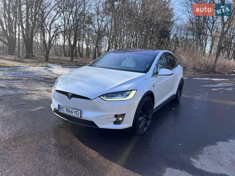 Tesla Model X 2020