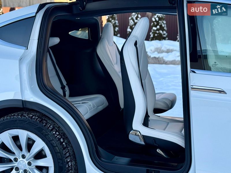 Внедорожник / Кроссовер Tesla Model X 2017 в Тернополе