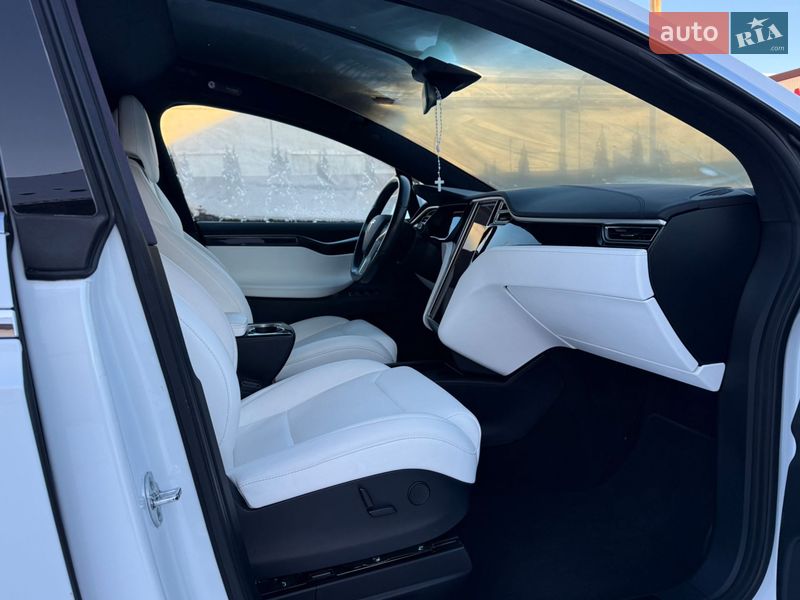 Внедорожник / Кроссовер Tesla Model X 2017 в Тернополе