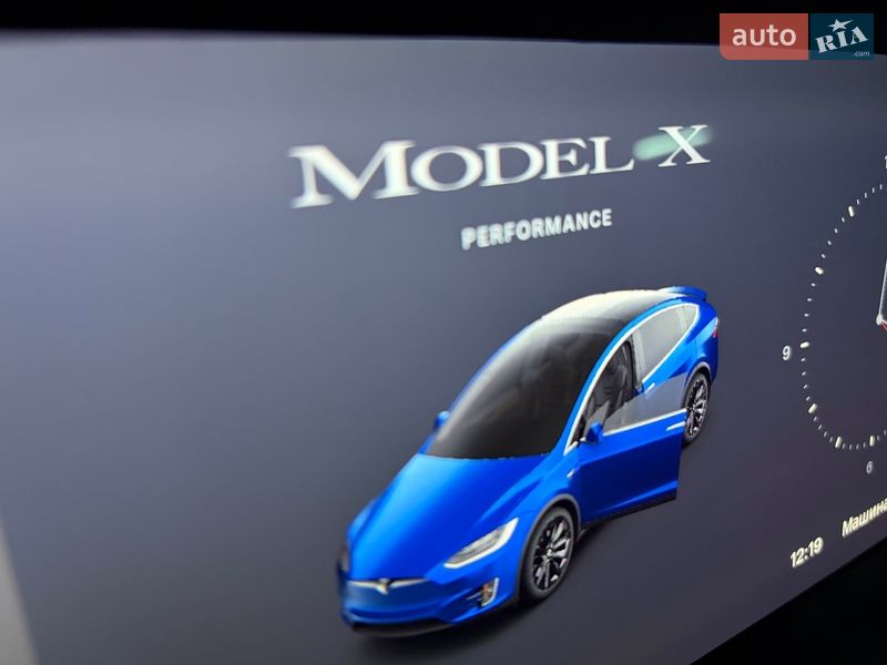Внедорожник / Кроссовер Tesla Model X 2019 в Киеве