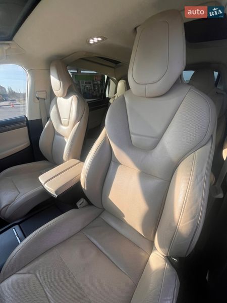 Позашляховик / Кросовер Tesla Model X 2016 в Бродах