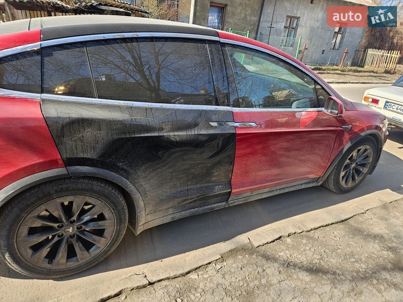 Позашляховик / Кросовер Tesla Model X 2016 в Львові