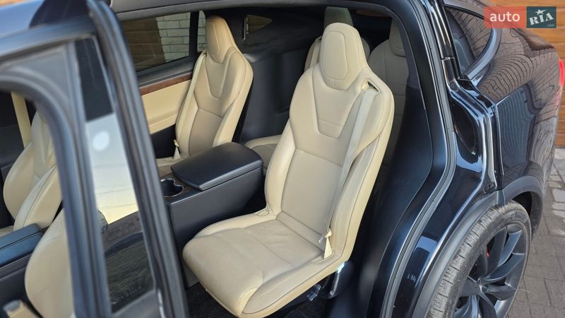 Позашляховик / Кросовер Tesla Model X 2017 в Кривому Розі
