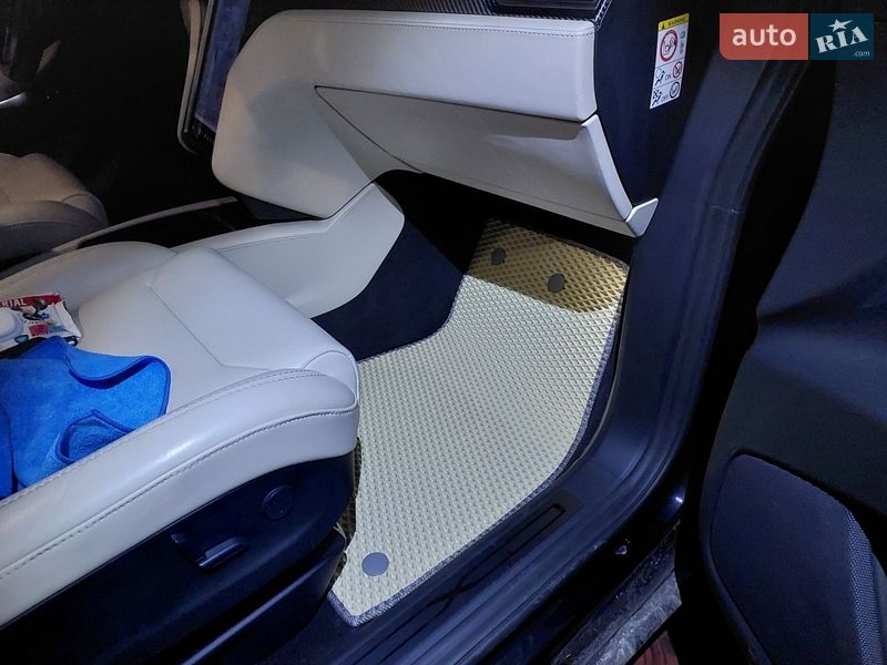 Внедорожник / Кроссовер Tesla Model X 2018 в Синельниково