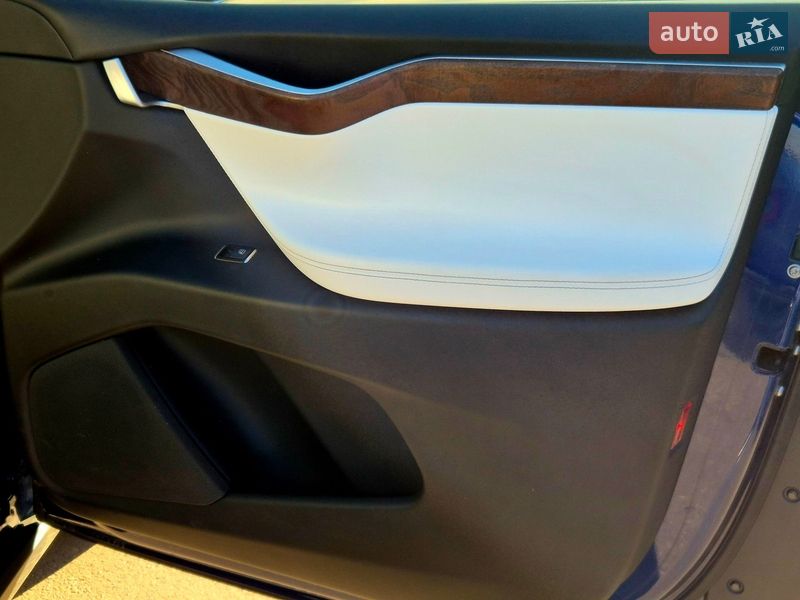 Внедорожник / Кроссовер Tesla Model X 2016 в Харькове