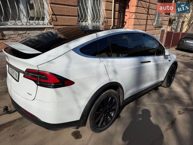 Позашляховик / Кросовер Tesla Model X 2018 в Чернівцях