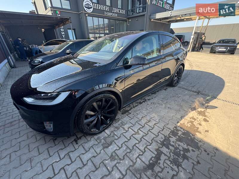 Позашляховик / Кросовер Tesla Model X 2018 в Львові