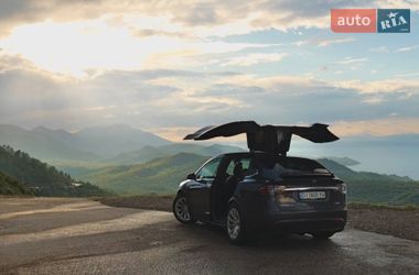 Внедорожник / Кроссовер Tesla Model X 2018 в Вышгороде
