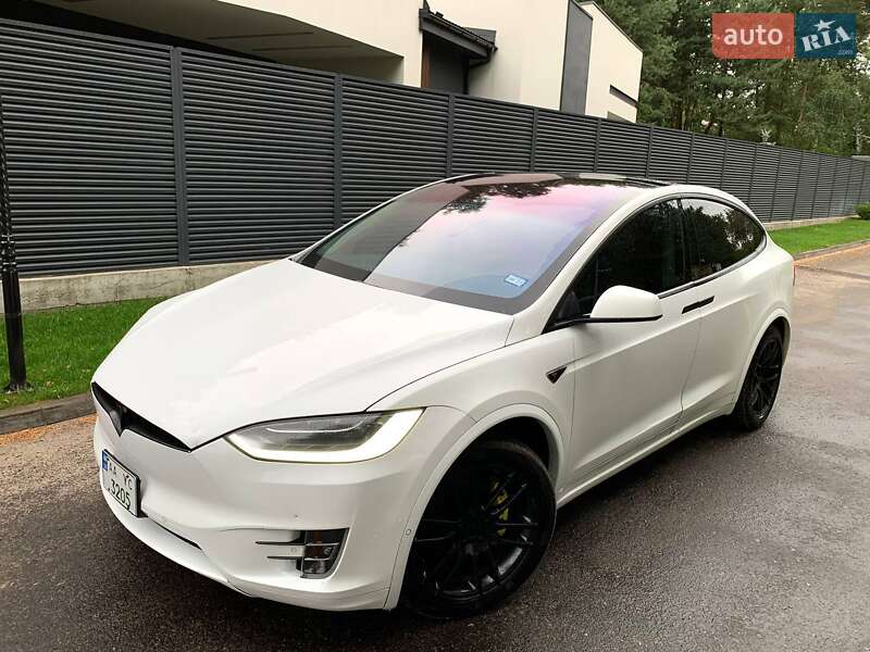 Позашляховик / Кросовер Tesla Model X 2016 в Києві