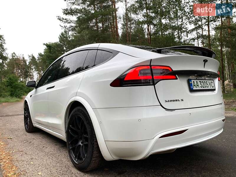 Позашляховик / Кросовер Tesla Model X 2016 в Києві