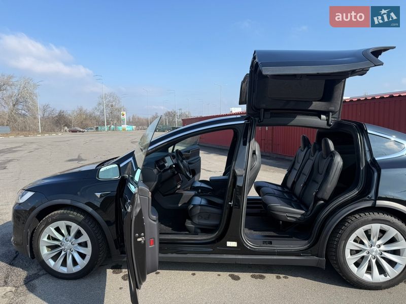 Позашляховик / Кросовер Tesla Model X 2019 в Києві