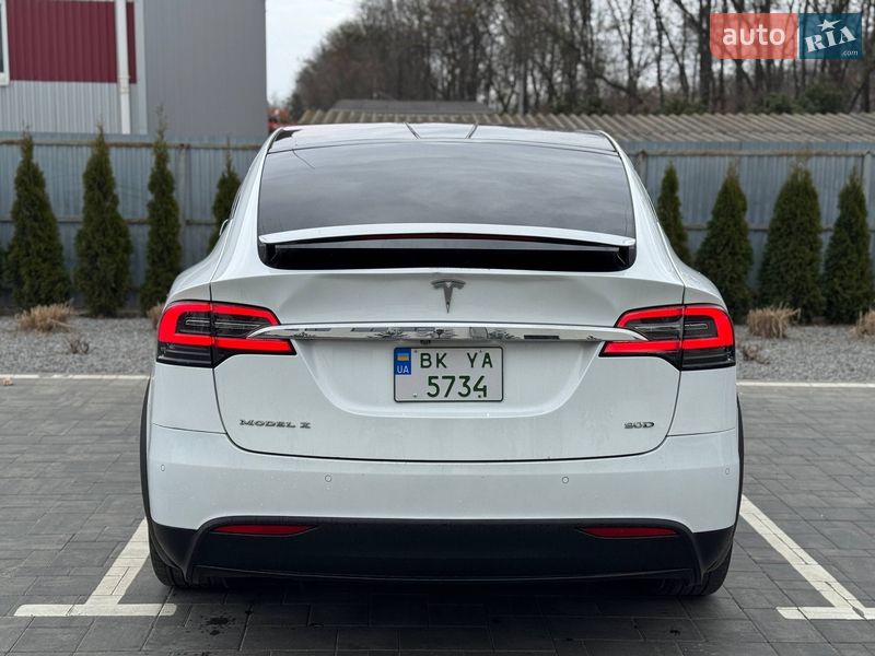 Позашляховик / Кросовер Tesla Model X 2016 в Луцьку