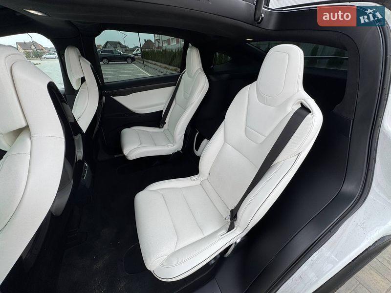 Позашляховик / Кросовер Tesla Model X 2016 в Луцьку