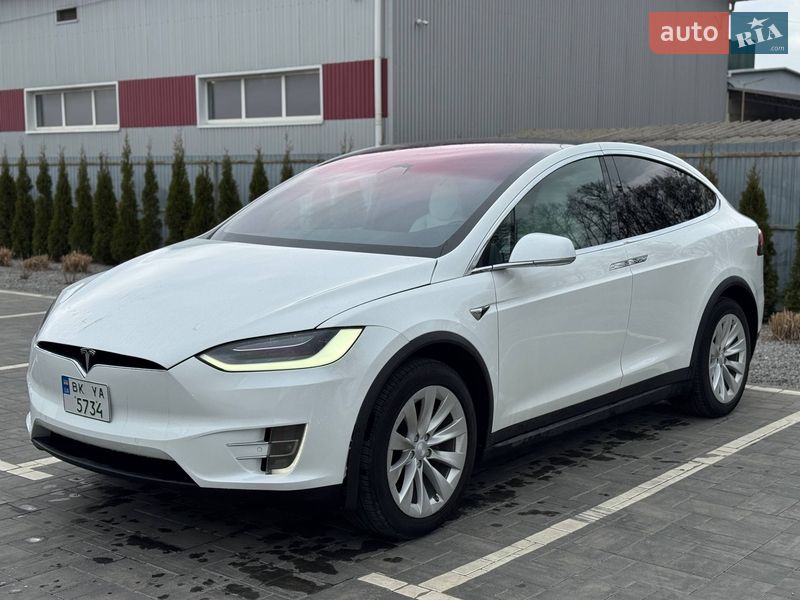 Позашляховик / Кросовер Tesla Model X 2016 в Луцьку