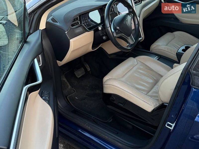 Внедорожник / Кроссовер Tesla Model X 2016 в Киеве