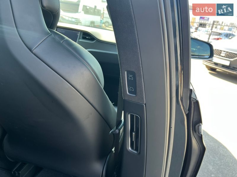 Позашляховик / Кросовер Tesla Model X 2018 в Києві