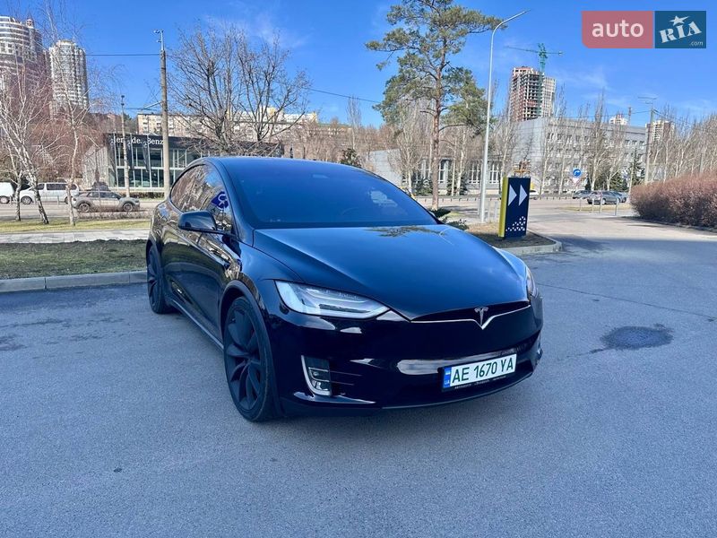 Tesla Model X 2019