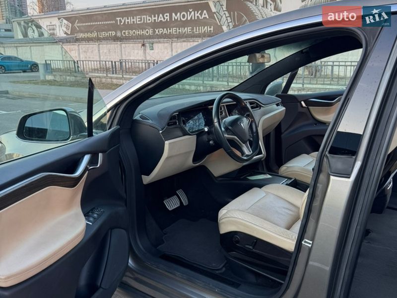 Позашляховик / Кросовер Tesla Model X 2016 в Києві