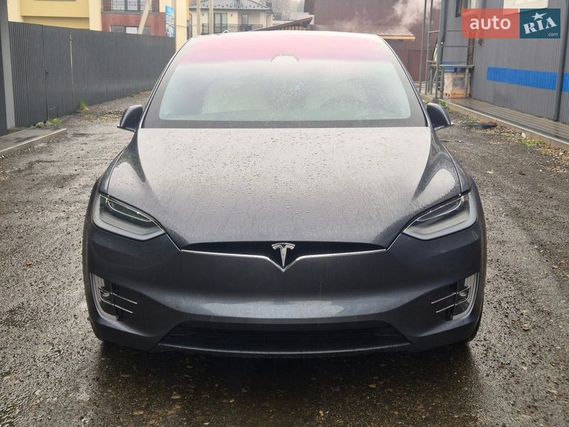 Tesla Model X 2020