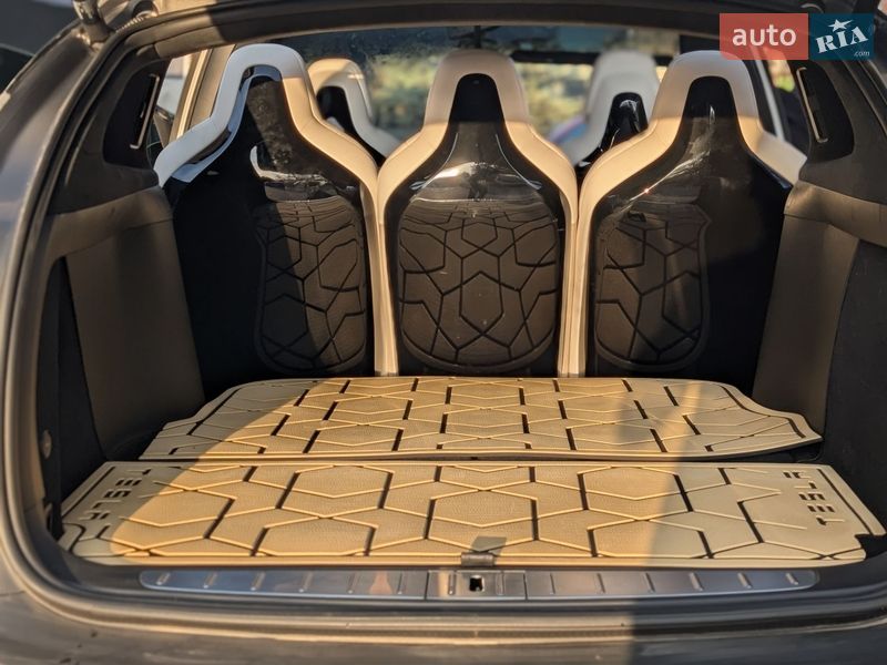 Внедорожник / Кроссовер Tesla Model X 2017 в Днепре фото 7 Внедорожник / Кроссовер Tesla Model X 2017 в Днепре