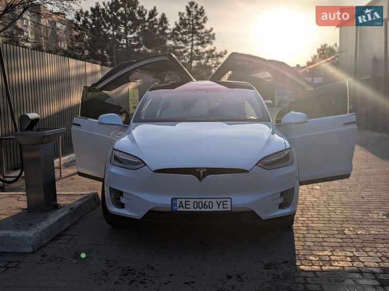 Внедорожник / Кроссовер Tesla Model X 2017 в Днепре фото 9 Внедорожник / Кроссовер Tesla Model X 2017 в Днепре