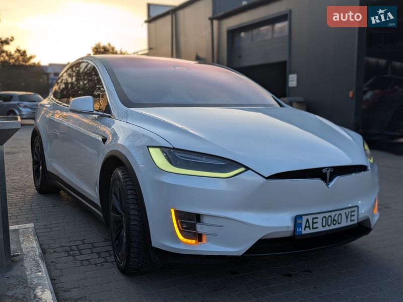 Внедорожник / Кроссовер Tesla Model X 2017 в Днепре фото 19 Внедорожник / Кроссовер Tesla Model X 2017 в Днепре