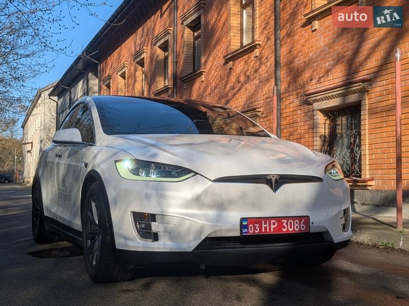 Позашляховик / Кросовер Tesla Model X 2017 в Києві