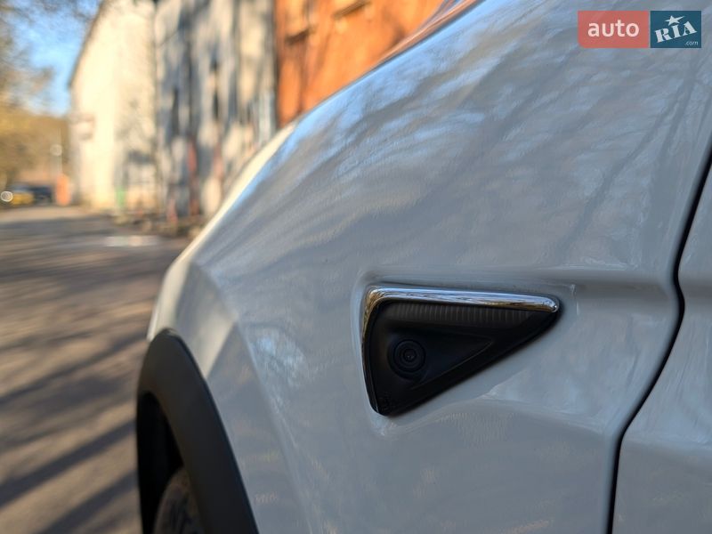 Позашляховик / Кросовер Tesla Model X 2017 в Києві