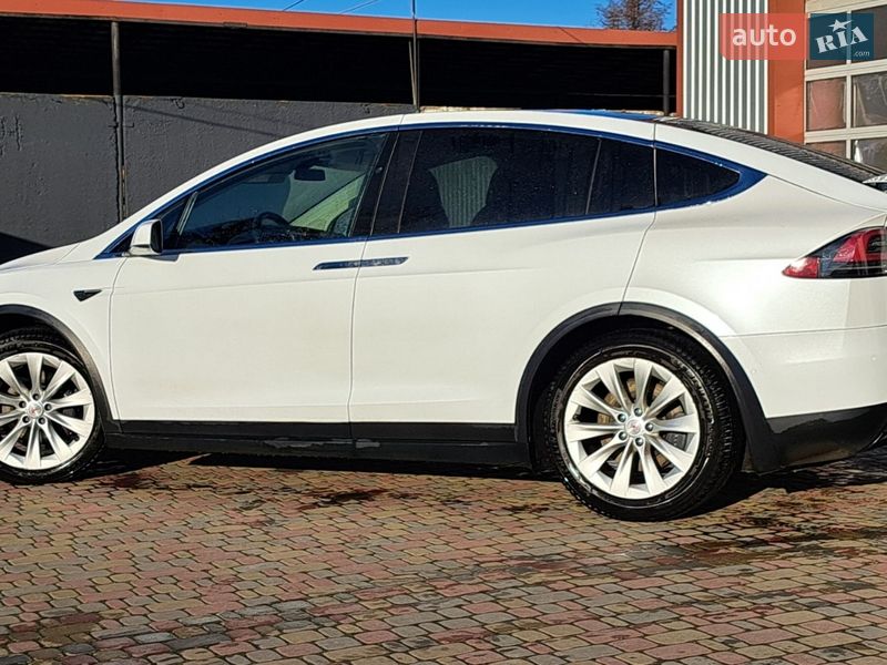 Позашляховик / Кросовер Tesla Model X 2018 в Костопілі