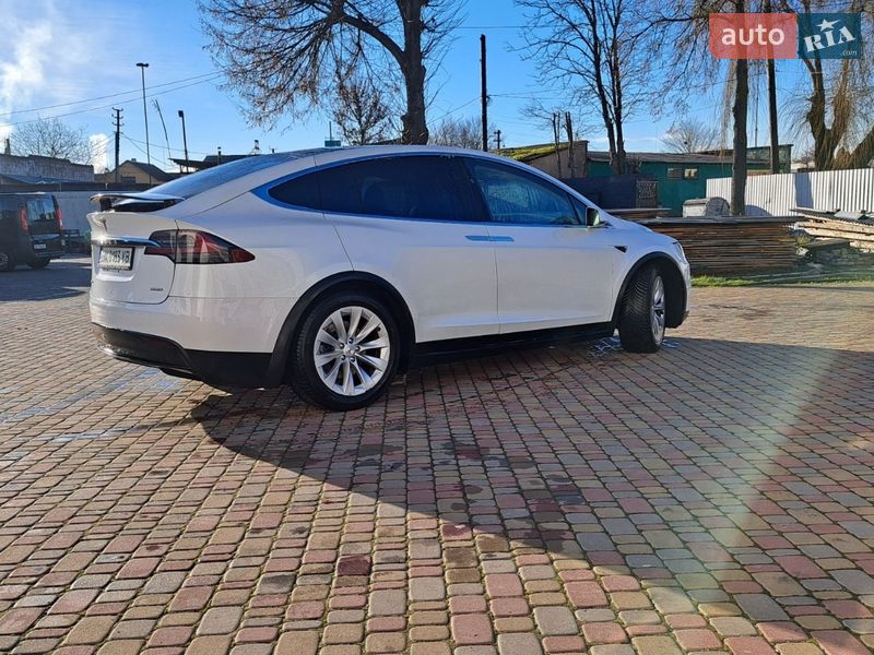 Позашляховик / Кросовер Tesla Model X 2018 в Костопілі