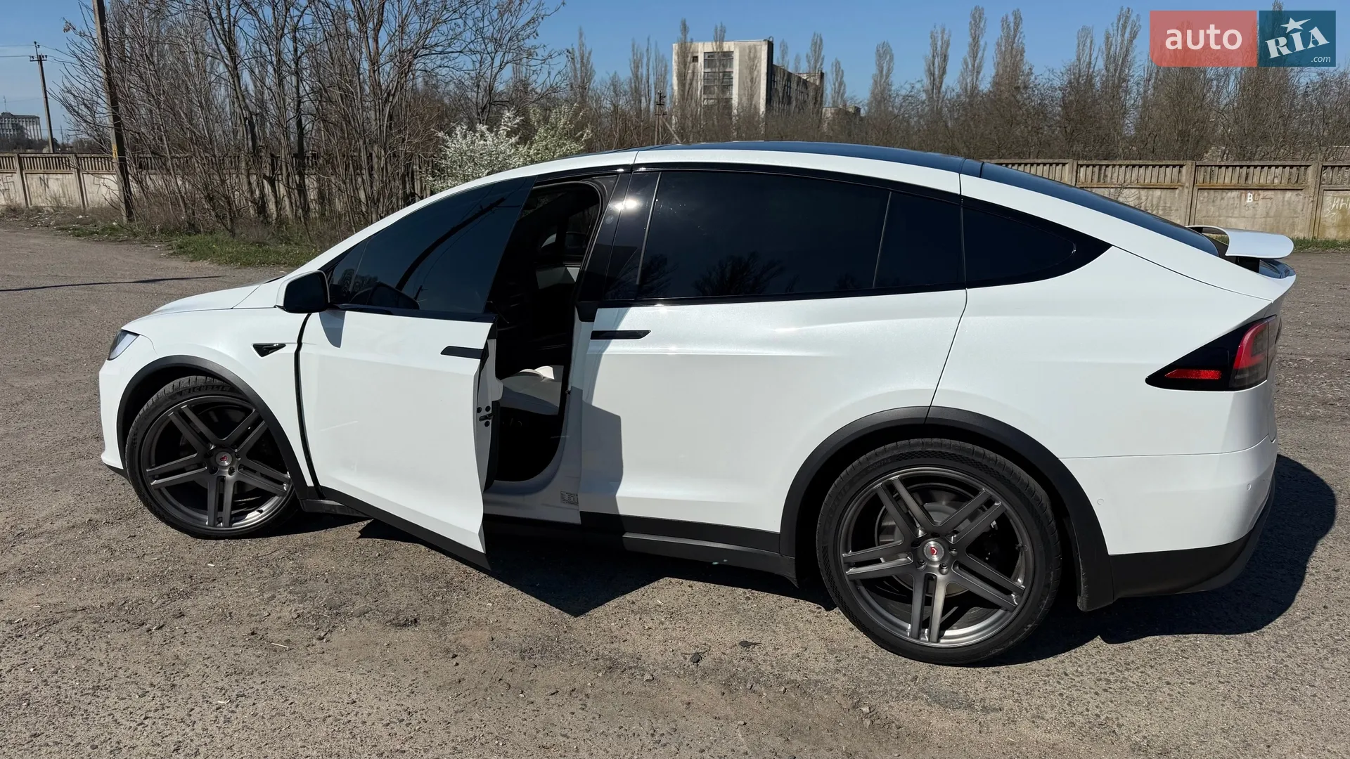 2022 Tesla Model X - фото 1