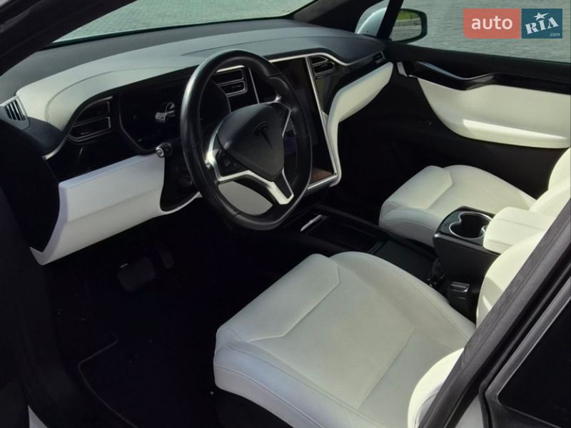 Позашляховик / Кросовер Tesla Model X 2017 в Дніпрі