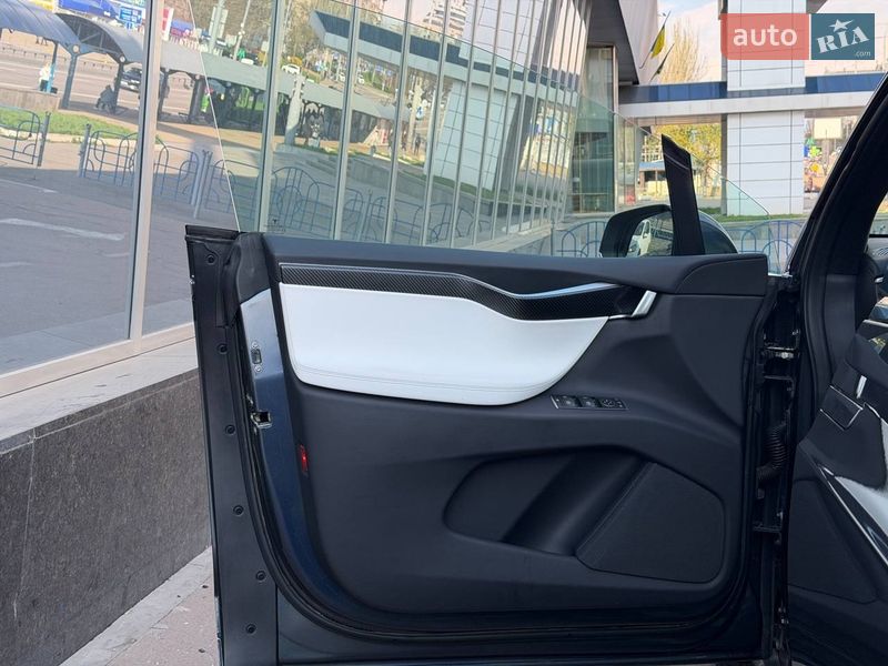 Внедорожник / Кроссовер Tesla Model X 2017 в Киеве