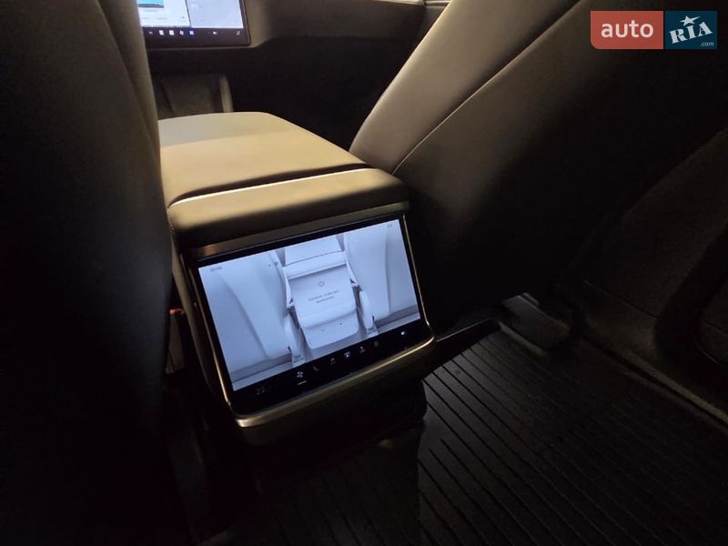 Внедорожник / Кроссовер Tesla Model X 2024 в Киеве