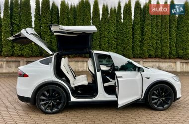Внедорожник / Кроссовер Tesla Model X 2016 в Ровно
