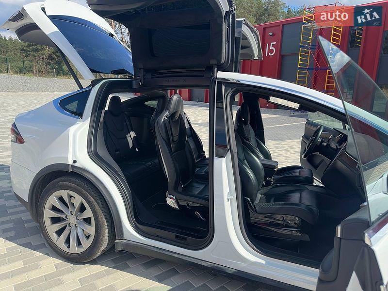 Позашляховик / Кросовер Tesla Model X 2017 в Львові фото 17 Позашляховик / Кросовер Tesla Model X 2017 в Львові