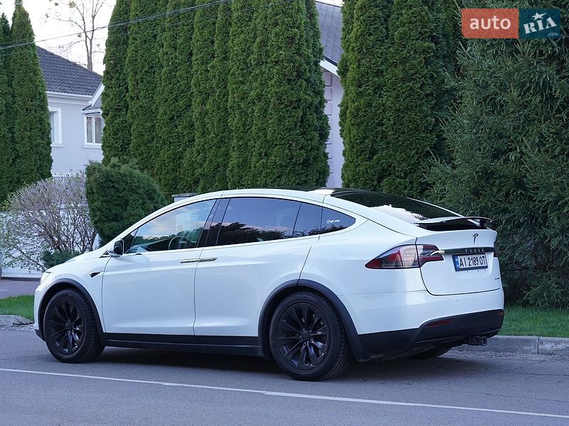 Внедорожник / Кроссовер Tesla Model X 2019 в Киеве