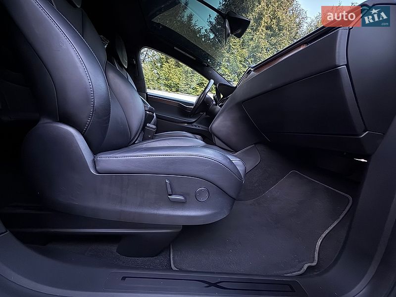 Внедорожник / Кроссовер Tesla Model X 2019 в Киеве