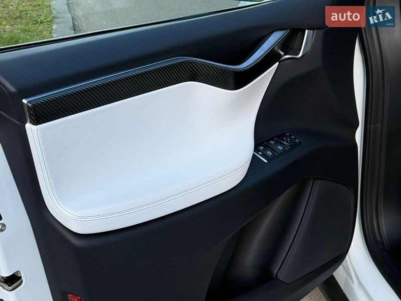 Внедорожник / Кроссовер Tesla Model X 2016 в Белой Церкви