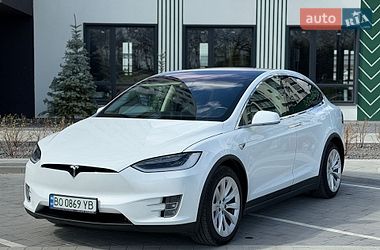 Позашляховик / Кросовер Tesla Model X 2018 в Городку