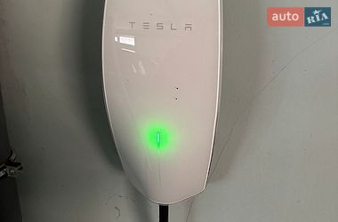 Позашляховик / Кросовер Tesla Model X 2017 в Львові
