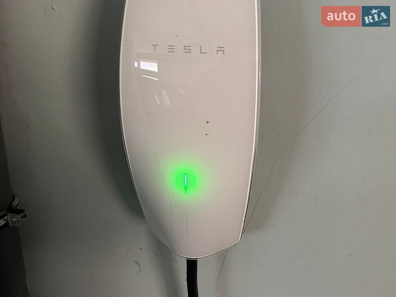 Позашляховик / Кросовер Tesla Model X 2017 в Львові