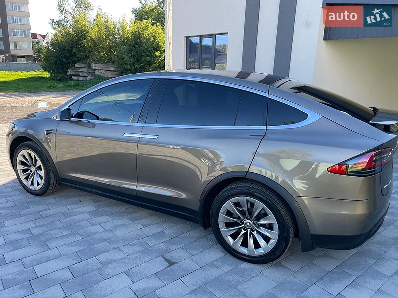 Внедорожник / Кроссовер Tesla Model X 2016 в Киеве